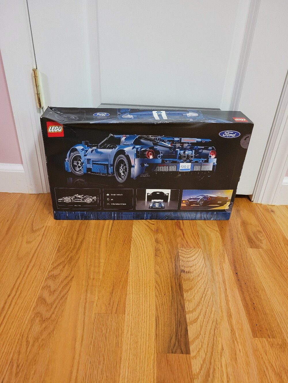 NEW LEGO Technic 2022 Ford GT Supercar Set 42154 - 1466 Pcs Factory Sealed - Picture 8 of 9
